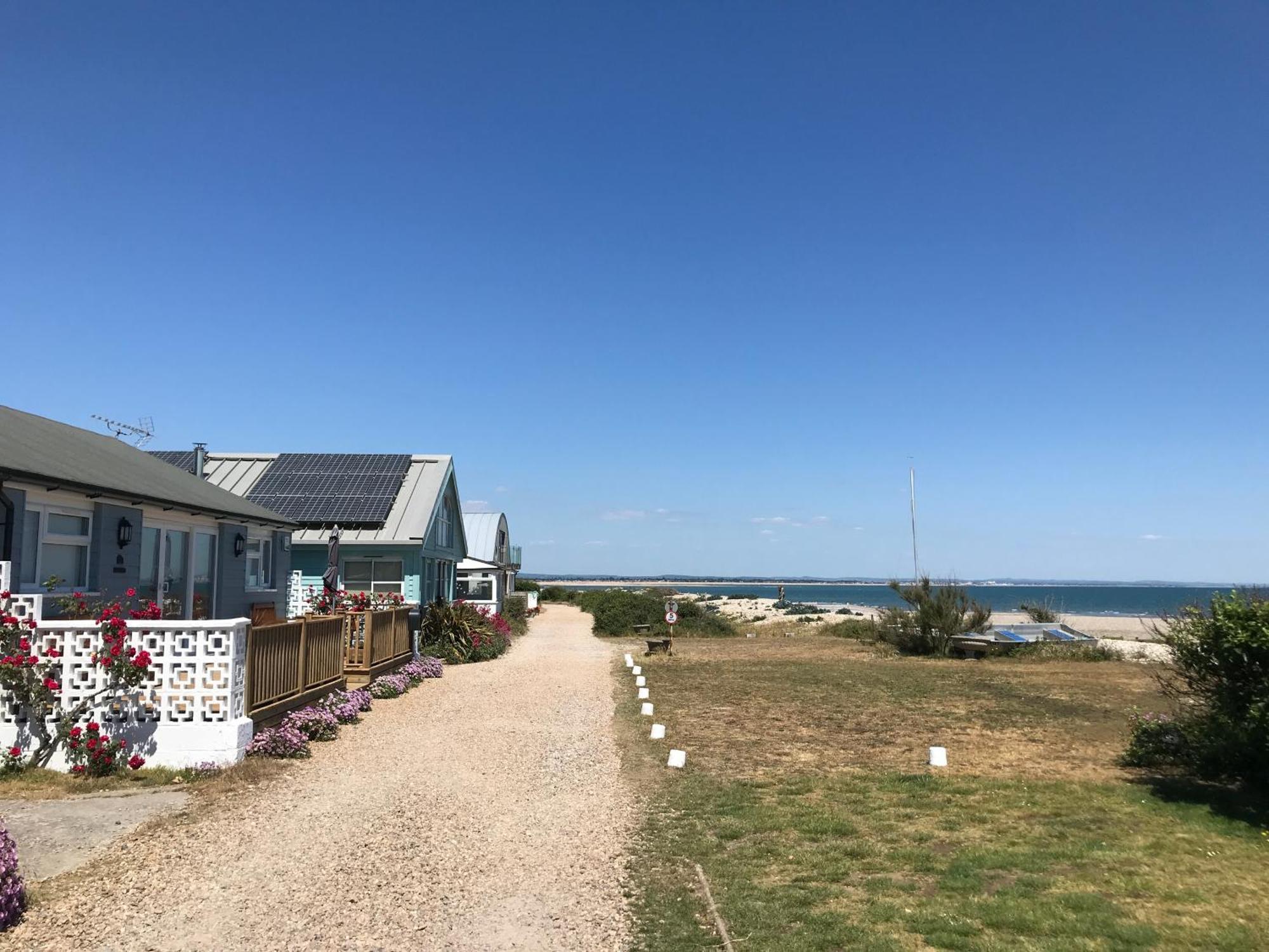 Stay At 'The Elms' In Tranquil Church Norton, Selsey - Ground Floor Bedroom, Own Private Bathroom, Quiet Beach, 2 Acre Garden By The Sea, On Edge Of Wildlife Nature Reserve Exteriör bild