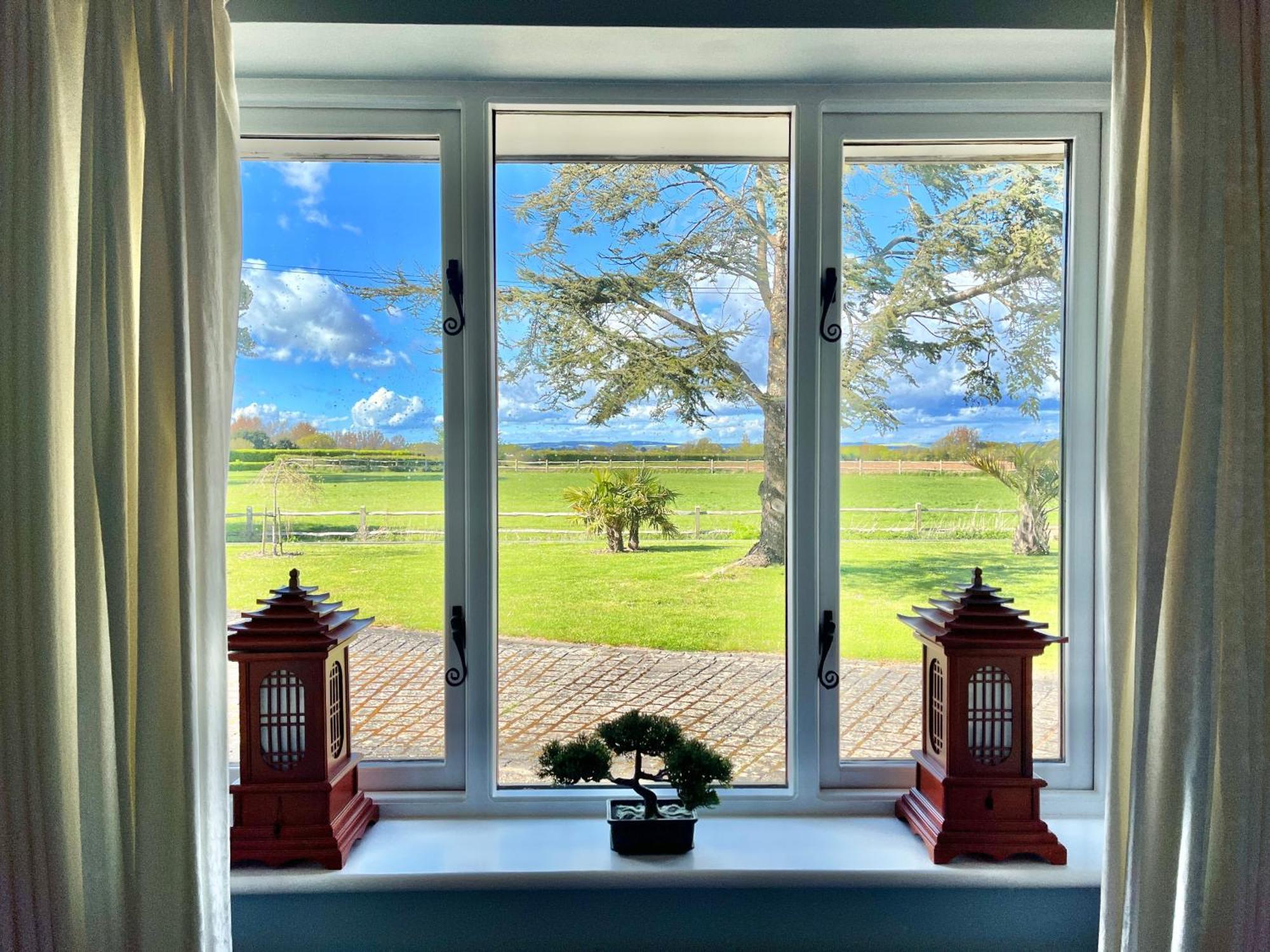 Stay At 'The Elms' In Tranquil Church Norton, Selsey - Ground Floor Bedroom, Own Private Bathroom, Quiet Beach, 2 Acre Garden By The Sea, On Edge Of Wildlife Nature Reserve Exteriör bild